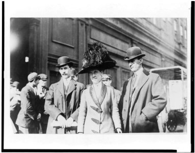 Orville Wright, William Wright, and Katharine Wright, half-length portraits, standing outdoors LCCN95507539