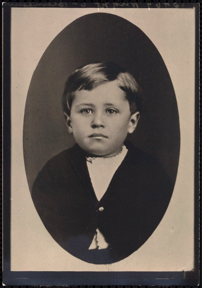 Orville Wright, about three years old, half-length portrait, in oval, facing front LCCN2003663044
