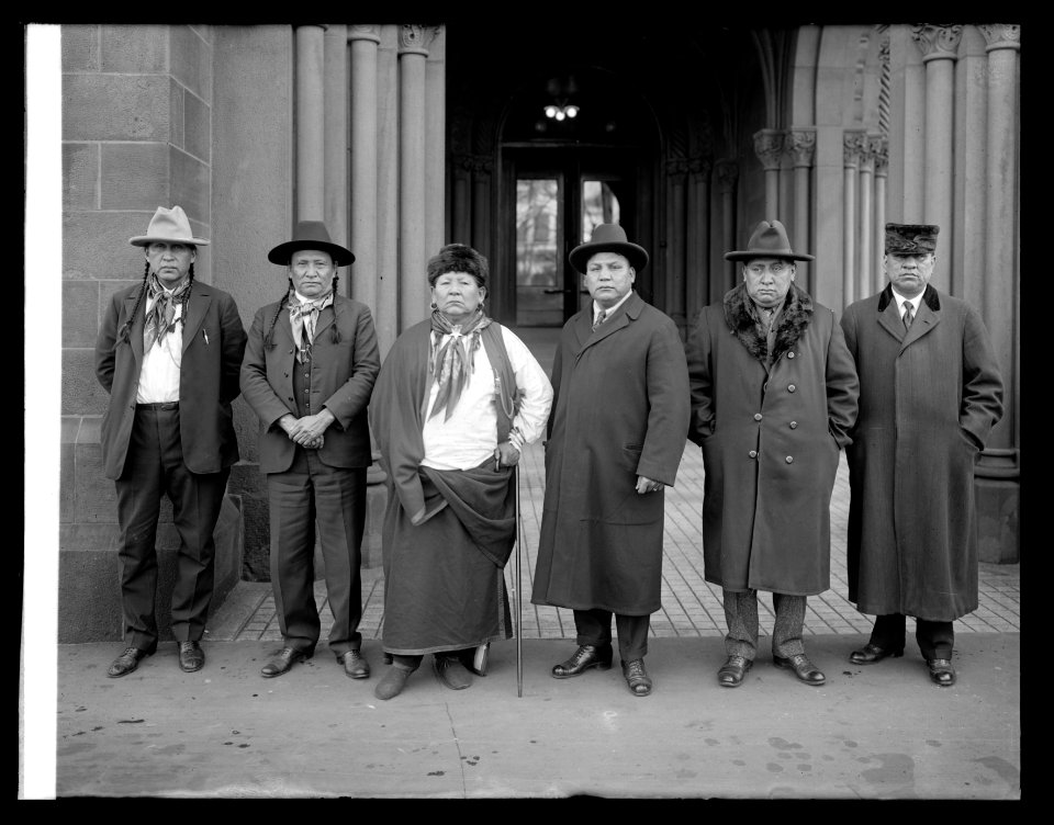 Osage Indian group, 12-10-20 LCCN2016852346