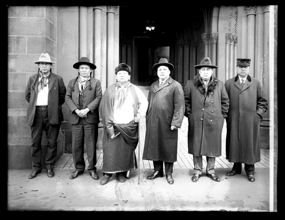 Osage Indian group, 12-10-20 LCCN2016852347