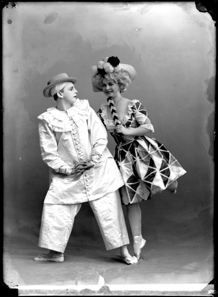 Oscar and Anna Tropp in Festen hos Thérèse at Kungliga Operan 1911 - SMV - NT064