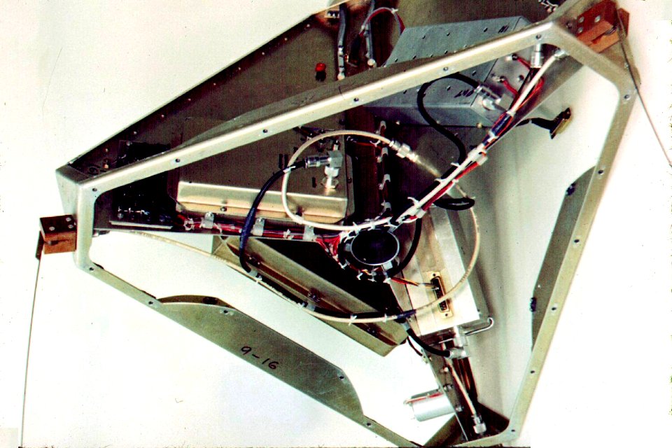 OSCAR 4 interior AMSAT
