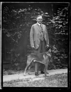 Oscar Underwood and dog LCCN2016890754