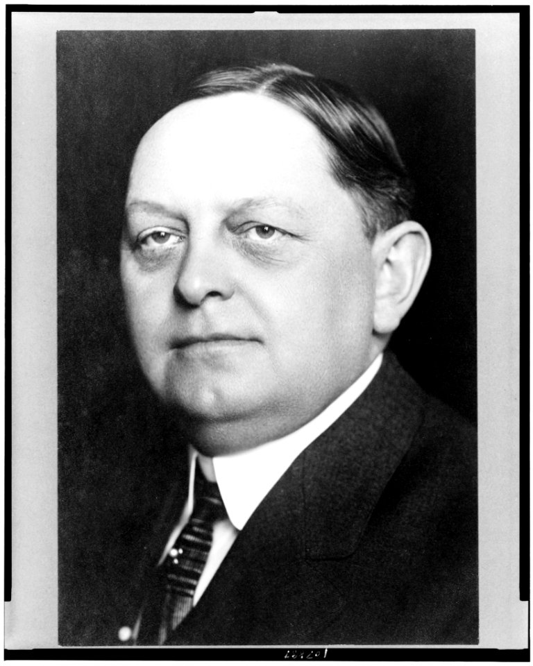 Oscar Underwood, head-and-shoulders portrait, facing left LCCN93506778