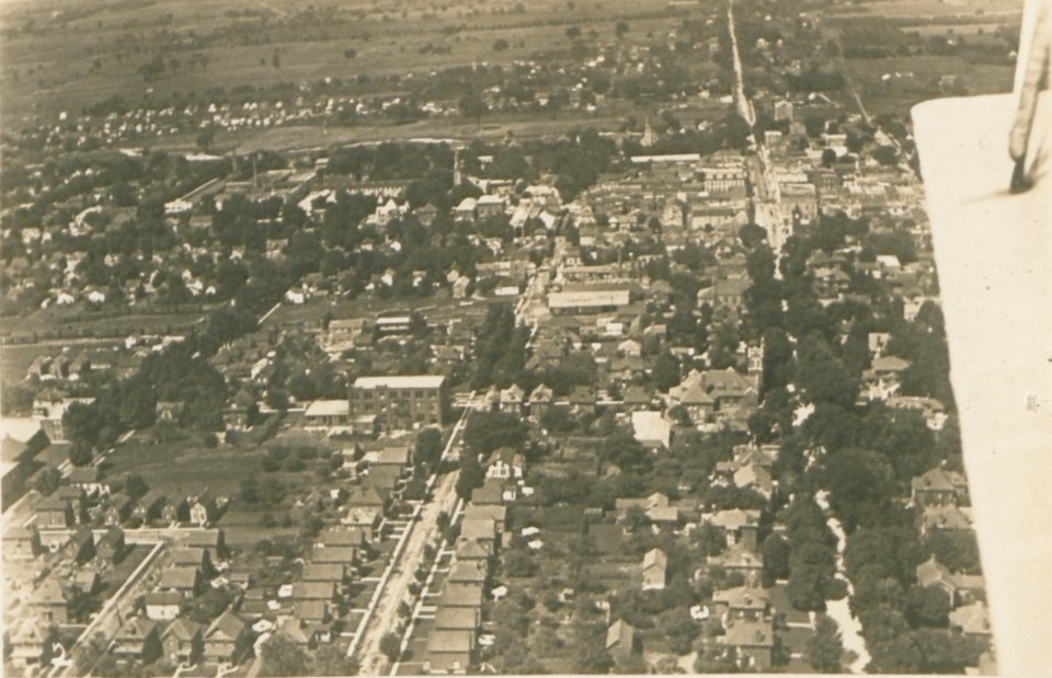 Oshawa Ontario from the Air (HS85-10-36758)