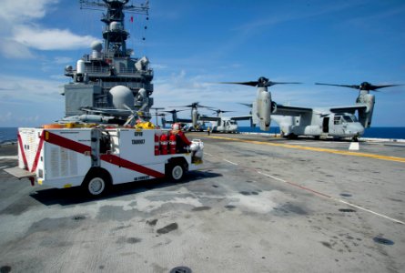 Osprey Ops 141003-N-HU377-118
