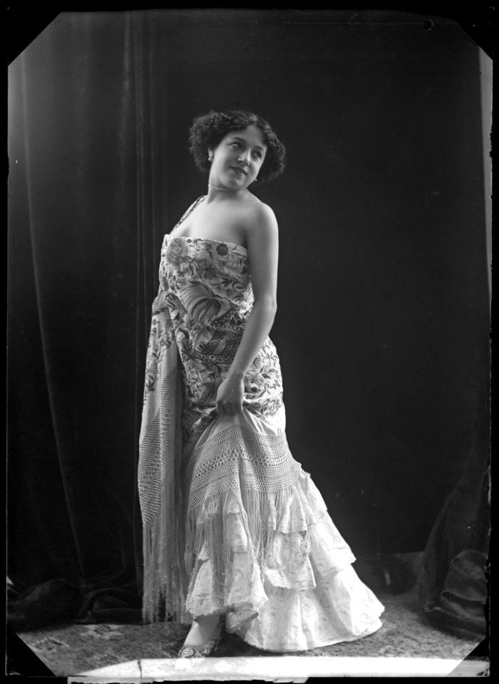 Oterita, dancer, undated photo - SMV - NO030