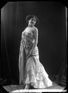 Oterita, dancer, undated photo - SMV - NO030