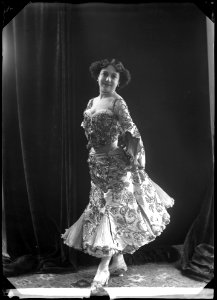 Oterita, dancer, undated photo - SMV - NO028