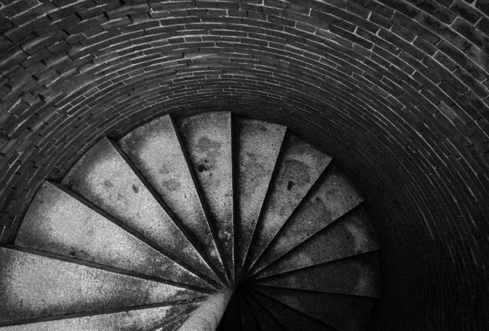 Bricks spiral cement
