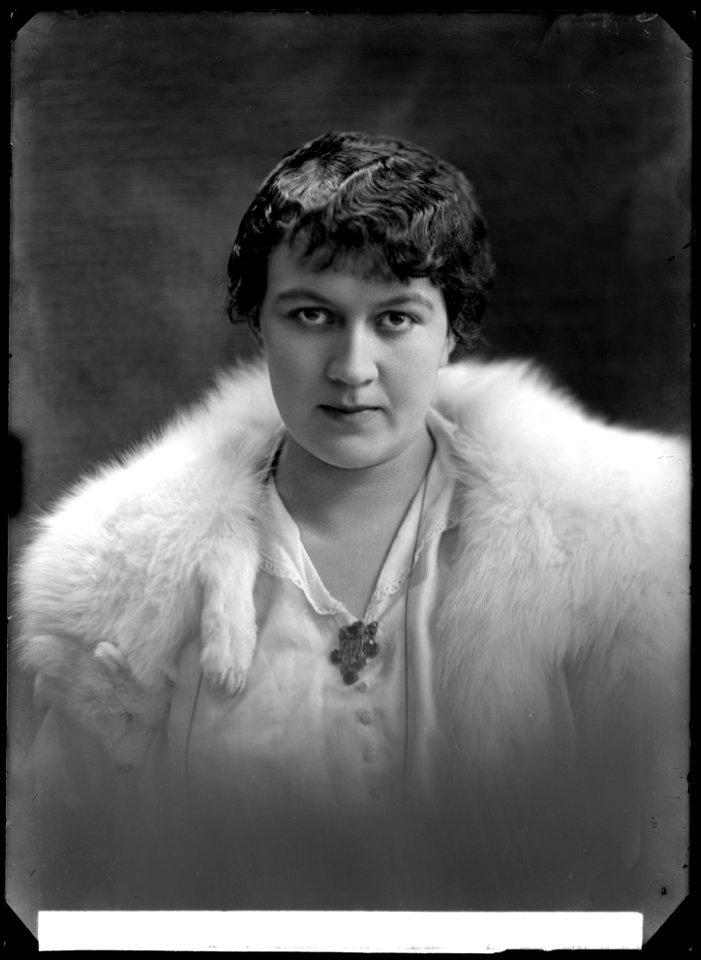 Otti Pegel, opera singer, undated portrait - SMV - GP004