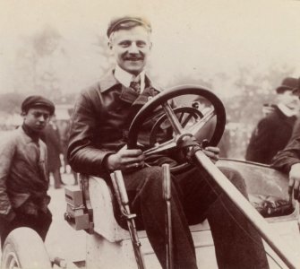Otto Hieronimus sur Mercedes au départ du Paris-Madrid 1903