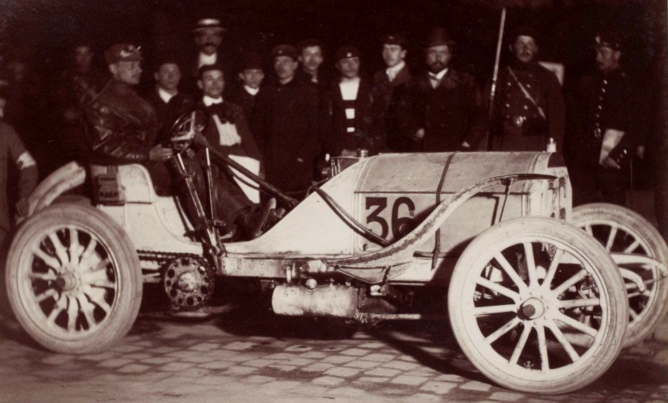 Otto Hieronimus au départ du Paris-Madrid 1903, sur Mercedes
