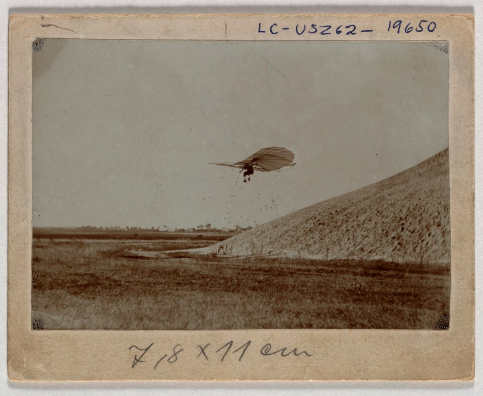 Otto Lilienthal gliding experiment LCCN2002722087