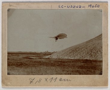 Otto Lilienthal gliding experiment LCCN2002722087