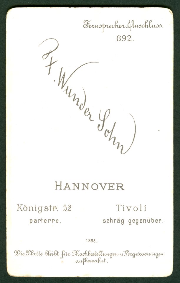 Otto Wunder F. Wunder Sohn Königstr. 52 parterre, Brustbild zarte junge Frau, 1893, Rückseite
