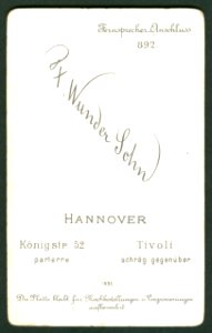 Otto Wunder F. Wunder Sohn Königstr. 52 parterre, Brustbild zarte junge Frau, 1893, Rückseite
