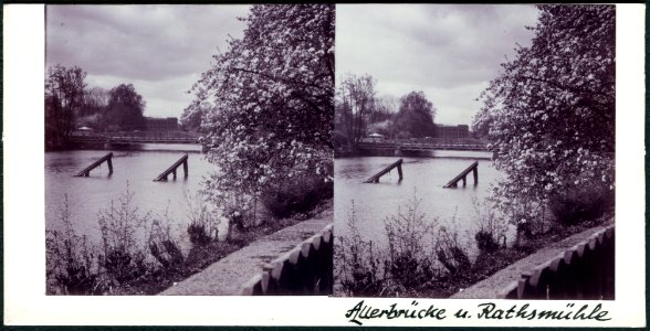 Otto Wolff Stereoskopie, Celle, Allerbrücke und Rathsmühle, 1912, Bildseite Kopie, Blick vom Ufer der Herrenmühle in Höhe der B3-Allerbrücke über die ehemalige Hafenstraßenbrücke in Richtung Ratsmühle
