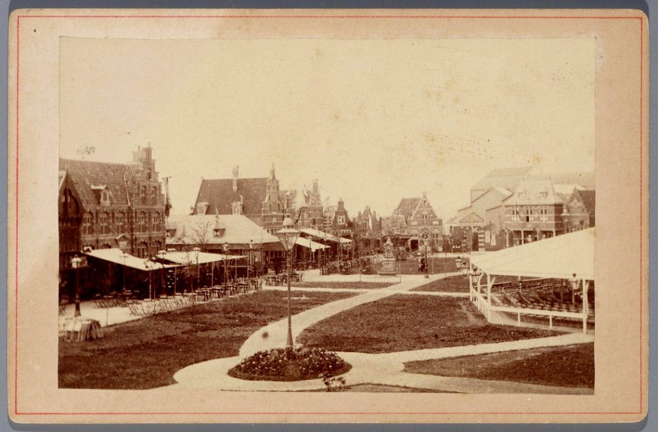 Oud-Hollands stadje op de Wereldtentoonstelling op de Museumterreinen (Museumplein) in 1895-001