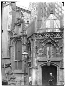 Oudekerksplein, Oude Kerk, Jongen Olie, 1894-05-08 (max res)