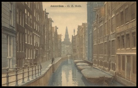 Oudezijds Kolk met enkele afgemeerde dekschuiten aan de achterzijde van de Prins Hendrikkade, Afb PBKD00318000004