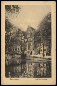Oudezijds Voorburgwal 298-304 bij de Enge Lombardsteeg met de Bank van Lening, Oudezijds Voorburgwal 300, Afb PBKD00337000013