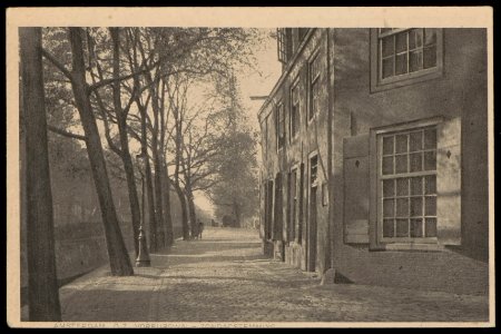 Oudezijds Voorburgwal 76 ter hoogte van de Oude Kerk, Oudekerksplein 23. Uitgave J. Sleding, Amsterdam, Afb PBKD00320000003