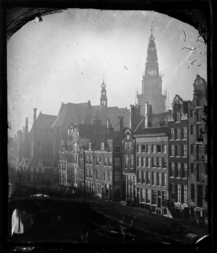 Oudezijds Voorburgwal 46-76, Gezien vanuit Oudezijds Voorbrugwal 3, foto 2 (max res)