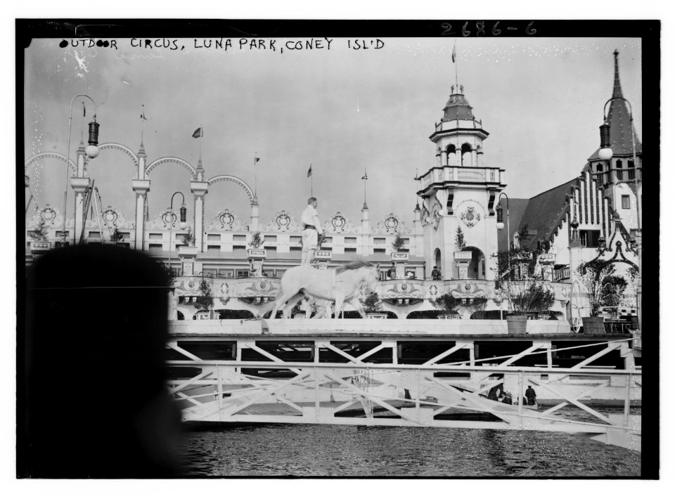 Outdoor Circus, Luna Park, Coney Isl. LCCN2014692965