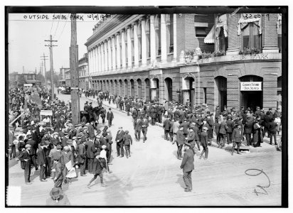 Outside Shibe Park, 10-9-14 LCCN2014697778