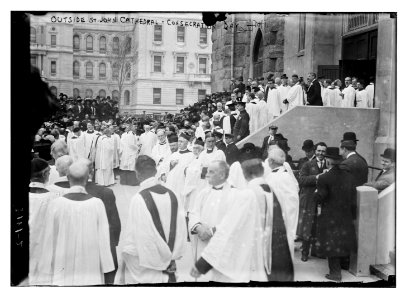 Outside St. John's Cathedral, Consecration Day. 4-19-11 LCCN2014689090