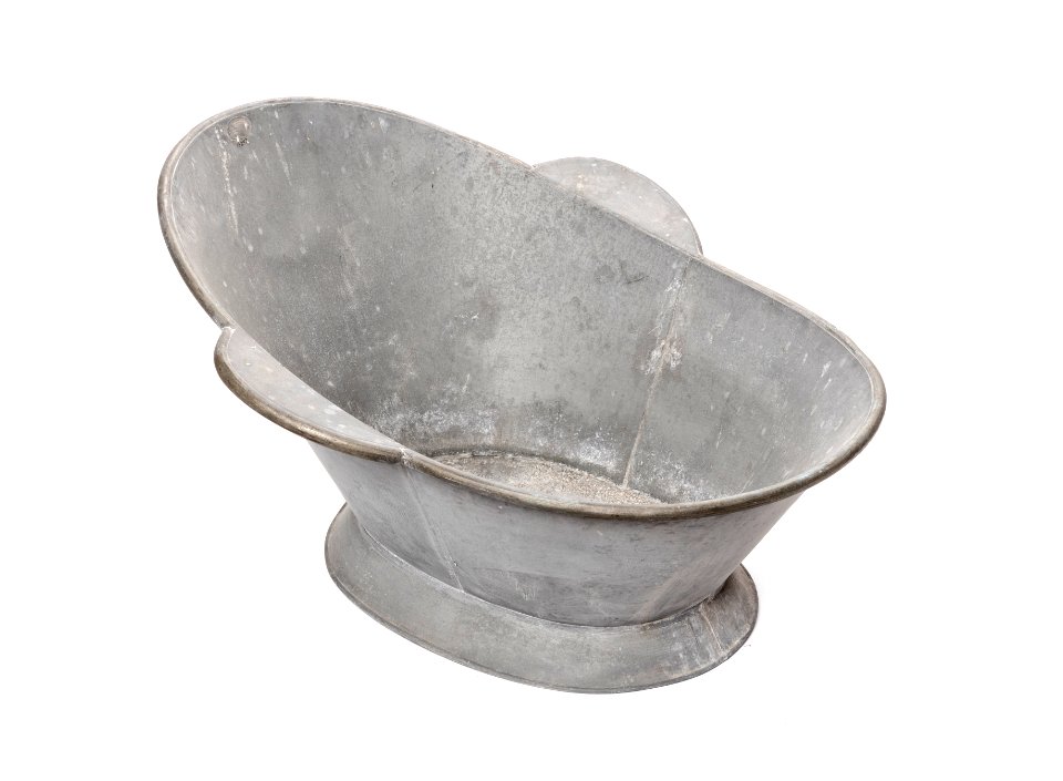 Oval sittbalja av pressad zinkplåt, 1800-talet - Skoklosters slott - 108348