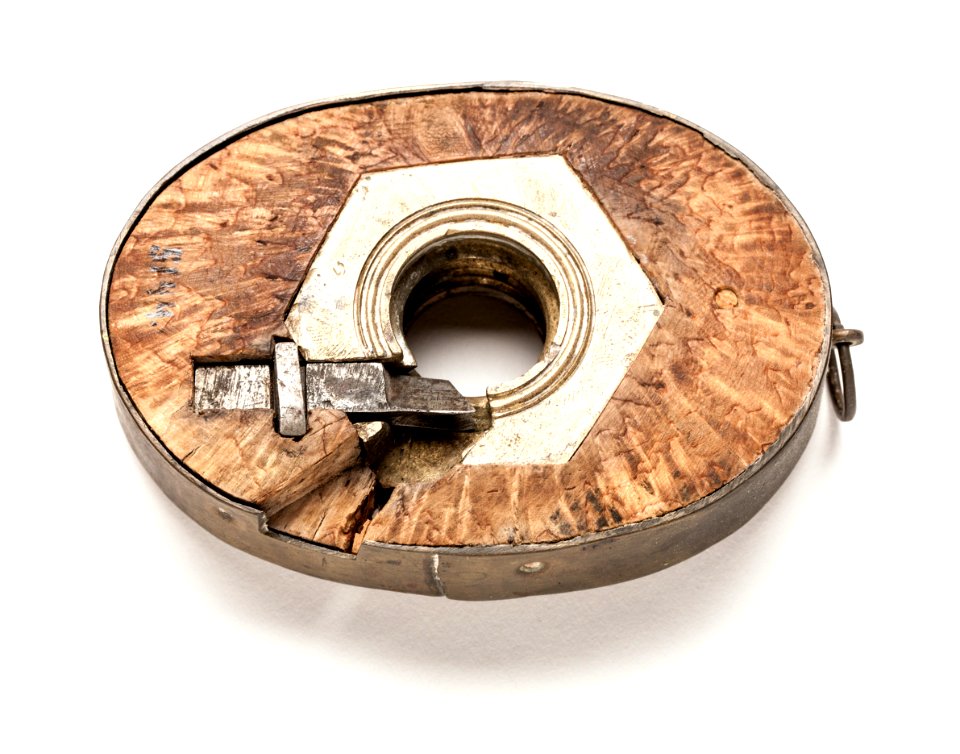 Oval gängback av masurbjörk - Skoklosters slott - 106129