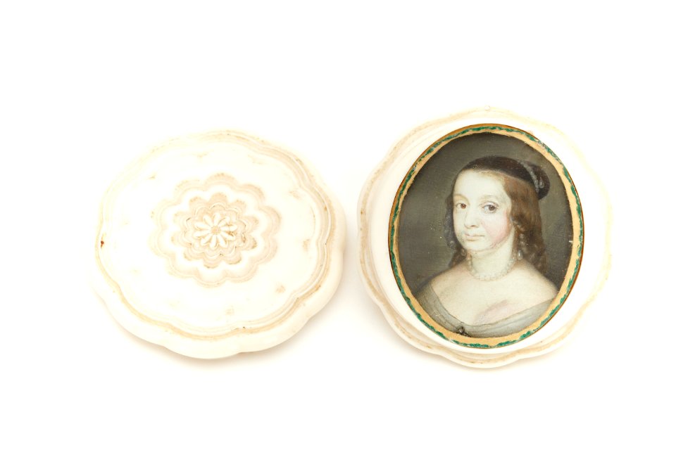 Ovalt miniatyrporträtt i gouache på pergament - Skoklosters slott - 92260