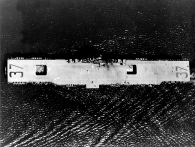 Overhead view of USS Princeton (CV-37) underway off the Philadelphia Naval Shipyard on 11 April 1946 (NNAM.1996.488.060.001)