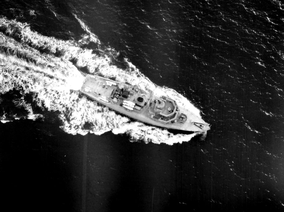 Overhead view of USS Bulwark (MSO-425) in 1954