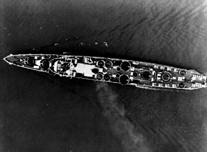 Overhead view of the Peruvian frigate BAP Castilla (D-61), in 1954 (NH 87846)