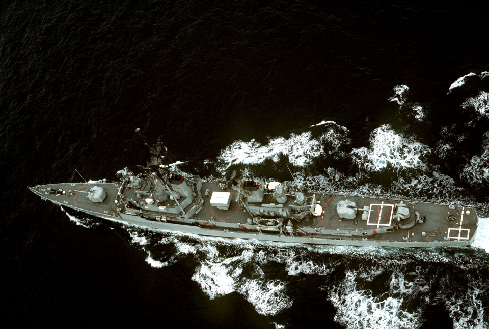 Overhead view of USS Buchanan (DDG-14) underway in the Pacific Ocean, in 1990 (6467508)