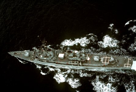 Overhead view of USS Buchanan (DDG-14) underway in the Pacific Ocean, in 1990 (6467508)
