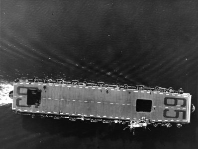 Overhead view of Wake Island (CVE-65) underway in Hampton Roads, Virginia (USA), on 9 November 1944 (80-G-289882)