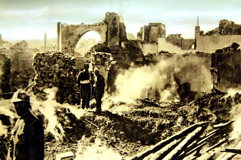 Overlooking damage at Damascus following bombardment of the French, WWI (29335076361)