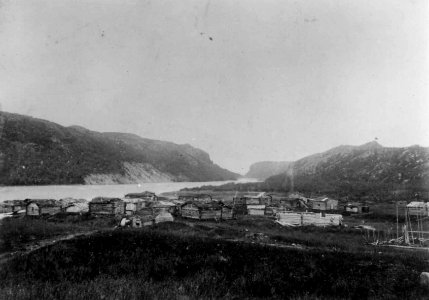 Oversiktsbilde over skoltebyen Boris Gleb, Russland, med bebyggelse. Ca. 1900 - Norsk folkemuseum - NF.05063-042