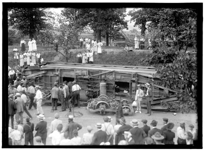 OVERTURNED STREET CAR LCCN2016870302