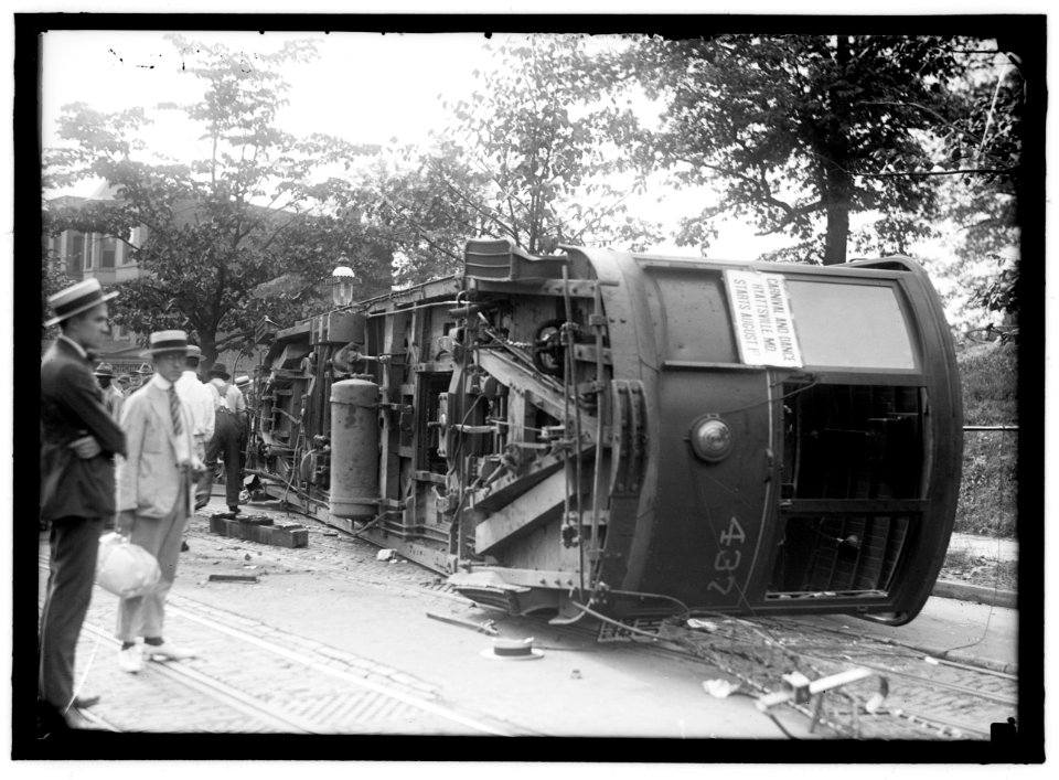 OVERTURNED STREET CAR LCCN2016870303
