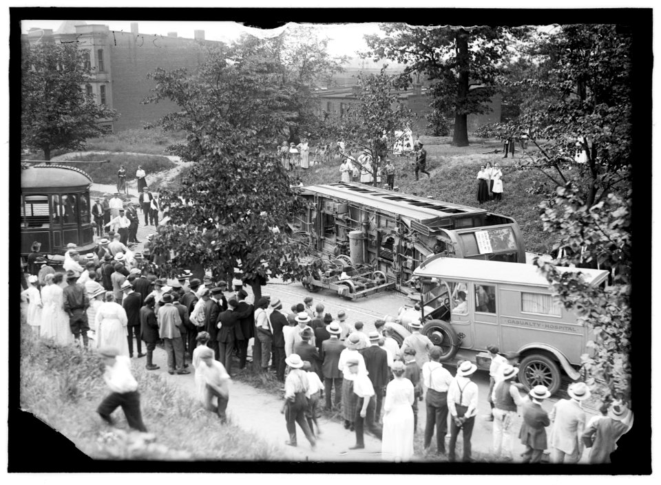 OVERTURNED STREET CAR LCCN2016870305