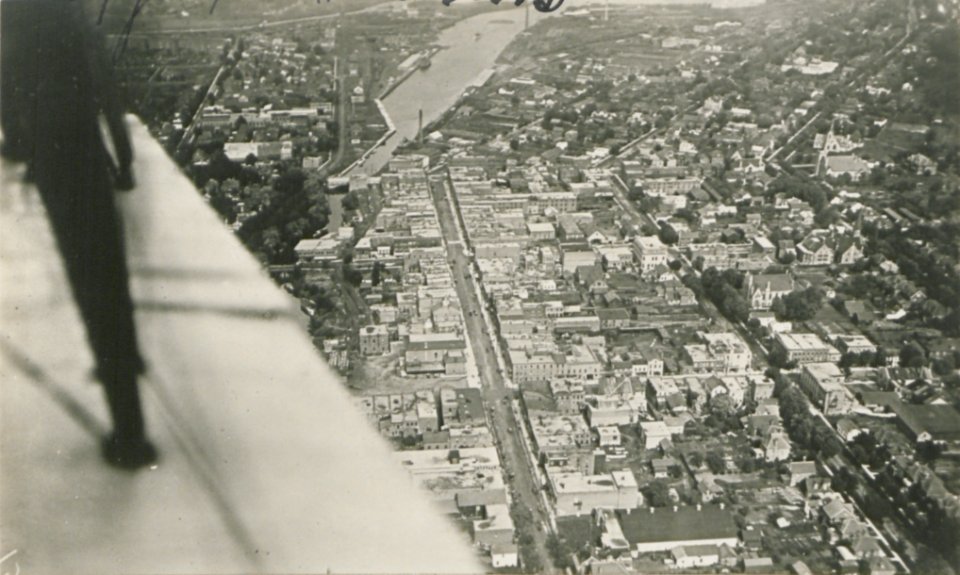 Owen Sound Ontario from the Air (HS85-10-36513)