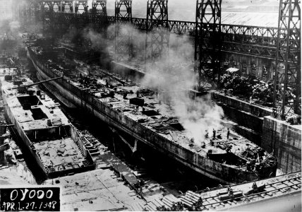 Oyodo being scrapped NH 111636