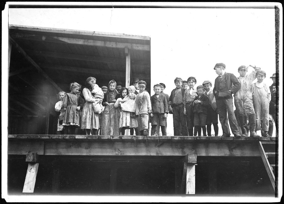 Oyster shuckers and baby tenders at Pass Packing Co. All worked from before daybreak until 5 P.M. Pass Christian, Miss. - NARA - 523406
