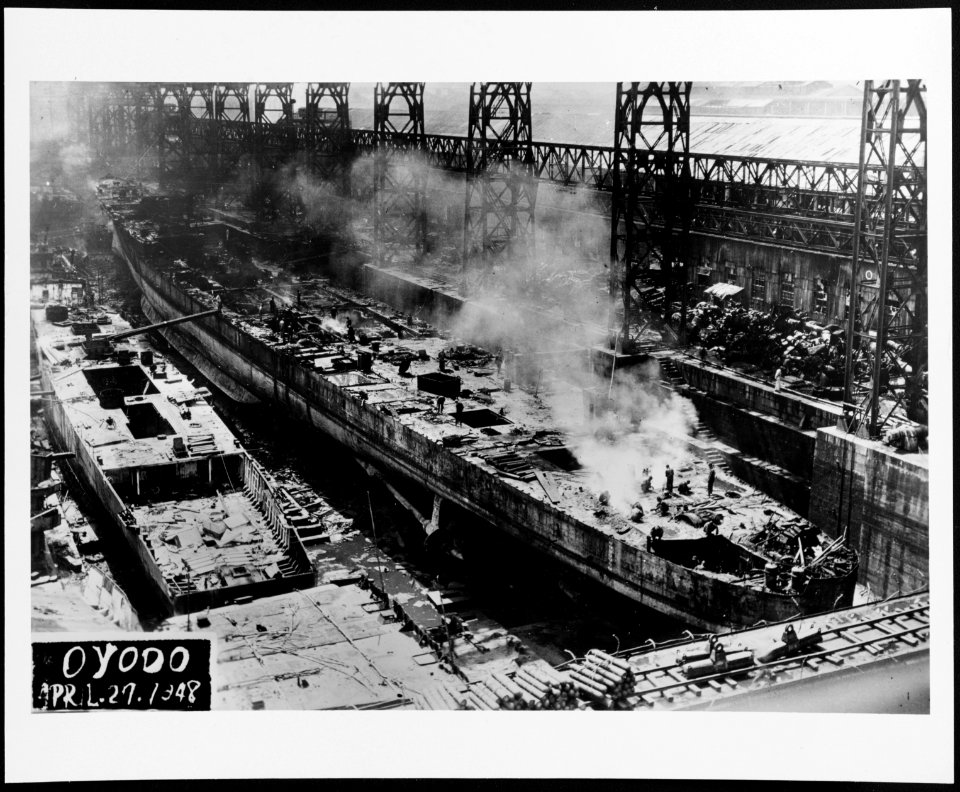 Oyodo being scrapped NH 111636