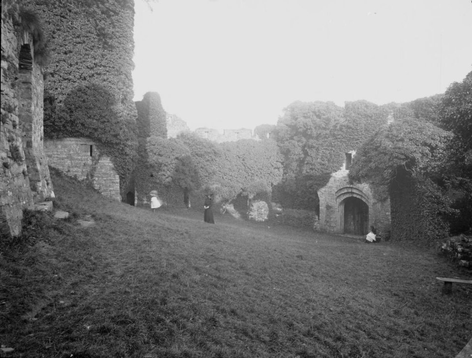 Oystermouth Castle (4641372)